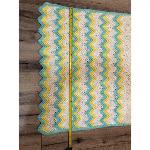 Handmade Crochet Baby Blanket Chevron Pattern 48" x 31" Yellow/White/Blue - Picture 3 of 6